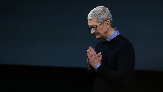 Z 350 miliard na dva biliony. Tim Cook vede Apple ke hvězdám, přitom mu mnozí nevěřili