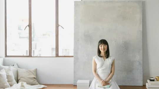 Na uklízecí revoluci přišla v&nbsp;bezvědomí. Marie Kondo s&nbsp;ní okouzlila svět
