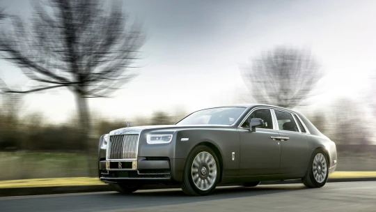 Rolls-Royce prodal nejvíc aut za 115 let a nastupuje na vlnu SUV