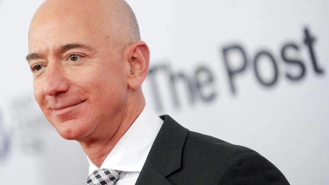 Miliardář Jeff Bezos čelí kritice. Jeho list Washington Post nepodpoří Kamalu Harris