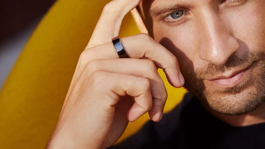 Co všechno umí prsten, do kterého Komárek investoval dvě miliardy?