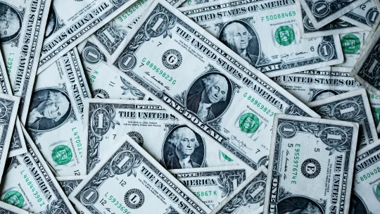 Zrychlování inflace v&nbsp;USA zůstalo za očekáváním. Přijde další snižování úrokových sazeb?