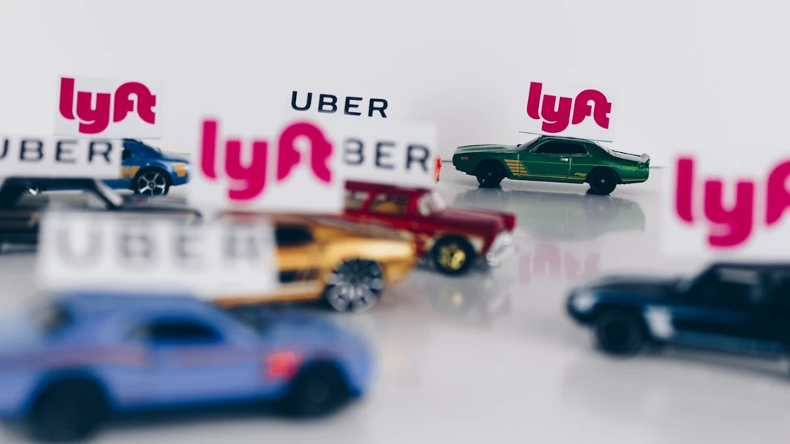 Ztrátové firmy jdou na burzu. Vyplatí se investovat do Uberu či&nbsp;Lyftu?