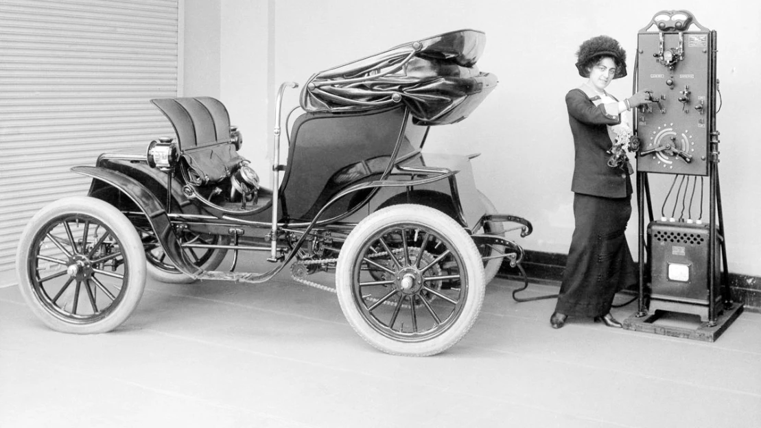 Proč elektromobily neuspěly a&nbsp;vracejí se až po&nbsp;150 letech