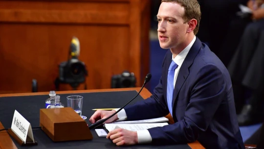 Vaše data nikdo neuchrání. Zuckerberg se z&nbsp;obří kauzy Cambridge Analytica vykupuje dohodou