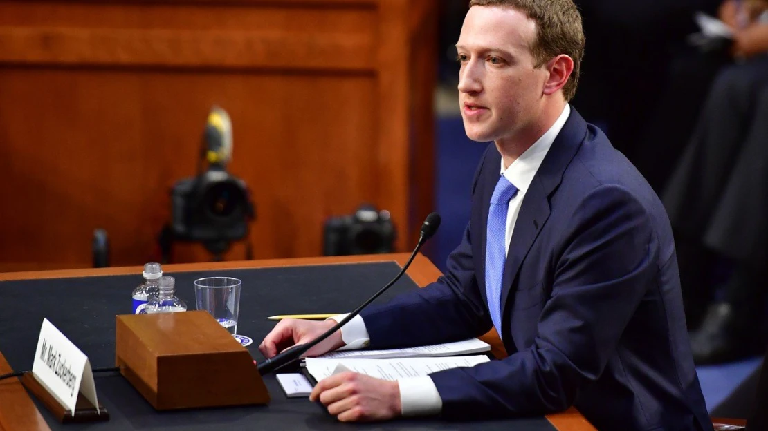 Vaše data nikdo neuchrání. Zuckerberg se z&nbsp;obří kauzy Cambridge Analytica vykupuje dohodou