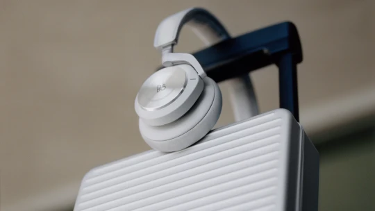 Značky Rimowa a&nbsp;Bang & Olufsen stvořily prémiová sluchátka na cesty