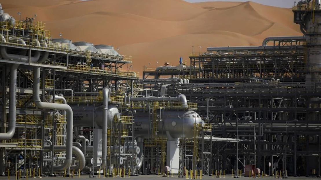 Saudi Aramco a&nbsp;TotalEnergies podepsaly smlouvu na komplex v&nbsp;hodnotě 239 miliard korun