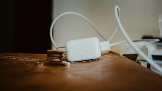 Jen jeden typ nabíječky? Plán Evropské komise se nelíbí Applu