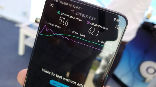 5G přichází. V&nbsp;Česku se poprvé rozsvítilo na mobilním telefonu