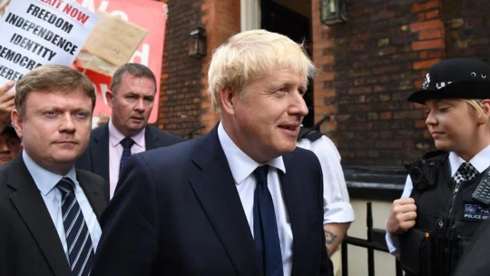 Může si Boris Johnson finančně dovolit být britským premiérem?