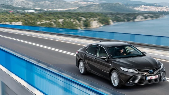 Doba hybridní. Toyota sází na to, že Češi přesednou z dieselů