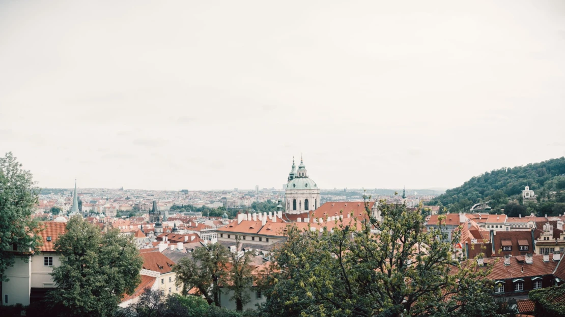 Ceny bytů v&nbsp;Praze po&nbsp;čtyřech letech klesly. Dolů jdou i&nbsp;prodeje
