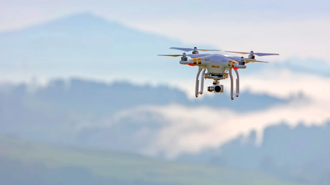 Česká technologie autonomních dronů chrání před paparazzi i&nbsp;požáry