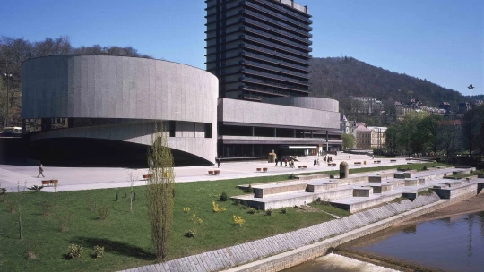 Pryč je 280 milionů, 300 milionů zbývá. Rekonstruovaný hotel Thermal bude brzy otvírat