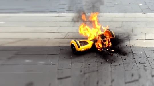 Bum! MacBook, Note 7 i&nbsp;hoverboardy můžou vybuchnout, když je zapnete