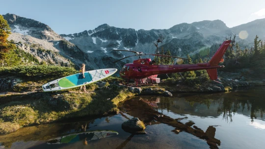 Nový cool výstřelek. Heli-paddleboarding je sport, o&nbsp;kterém jste ještě neslyšeli
