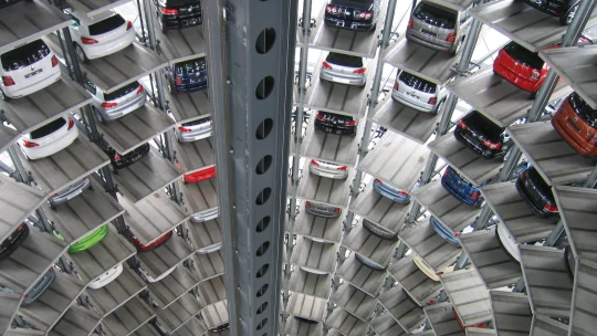 Prodej nových aut v Evropské unii na začátku roku klesl. Nejoblíbenější byly hybridy