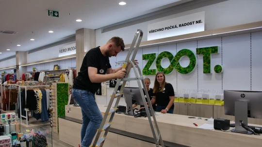 Zoot chce vstát z mrtvých. Na Černém Mostě otevírá velkou prodejnu