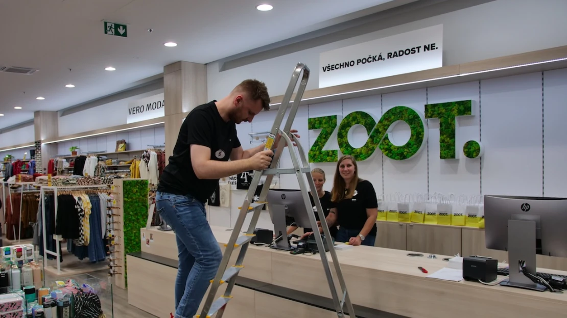 Zoot chce vstát z&nbsp;mrtvých. Na Černém Mostě otevírá velkou prodejnu
