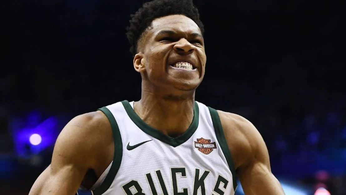 Sport & byznys posledních dní. Král Carlos, obr Giannis a&nbsp;Saúdi při&nbsp;chuti