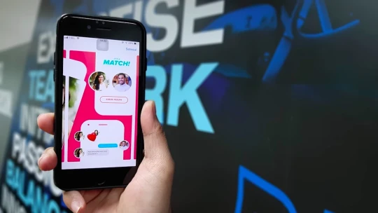 Lidé šetří, nikoli ale na seznamce. Tinder zvyšuje tržby i počet klientů