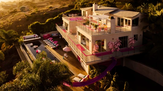 Život jako Barbie. Slavný Malibu House bude na dva dny k&nbsp;pronájmu