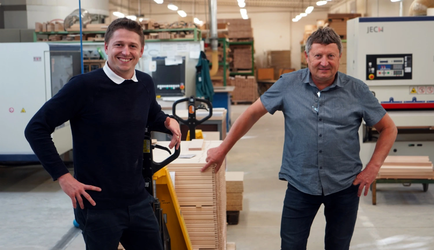 Nemohl najít ideální sedačku, tak si ji vyrobil sám. Dnes je nábytek Jech jednička na českém trhu