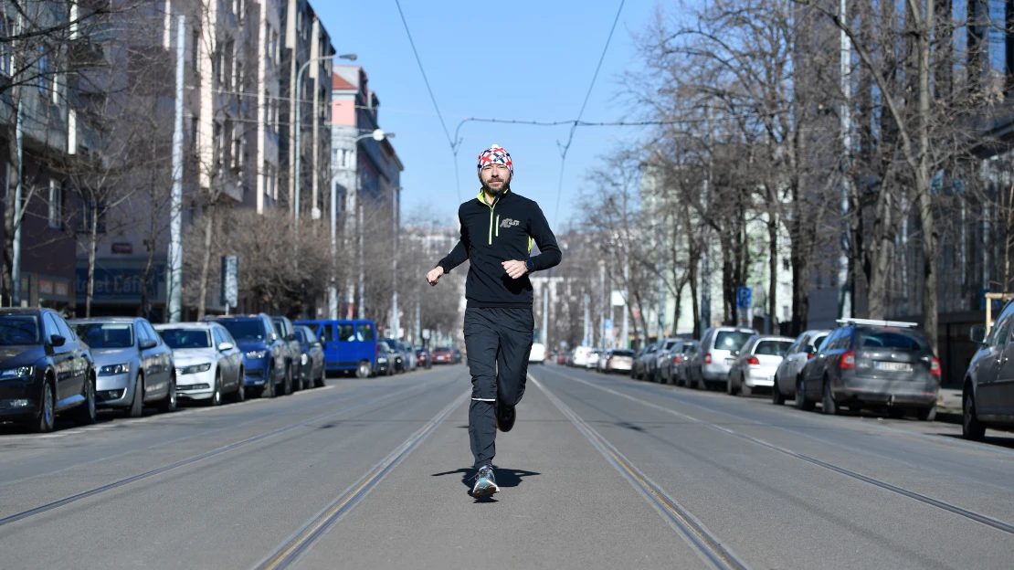 Skoro se nemohl hýbat. Teď si znovu doběhl pro medaili ze Spartathlonu