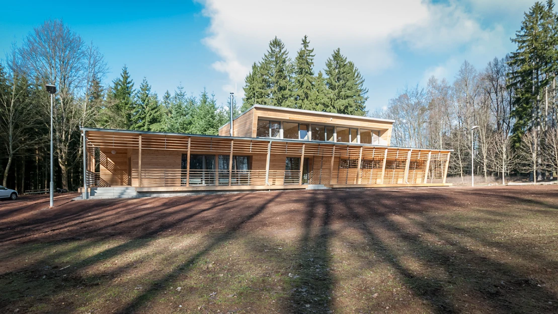 Knihovna, hasičárna i&nbsp;tělocvična. Tohle jsou nejzajímavější nové stavby Česka