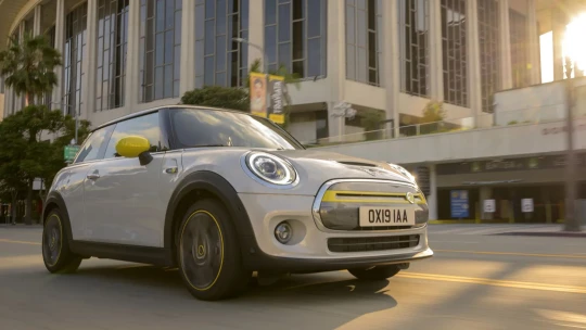 Definitivní Tschüss spalovacím motorům? Němci zvyšují dotace na elektroauta