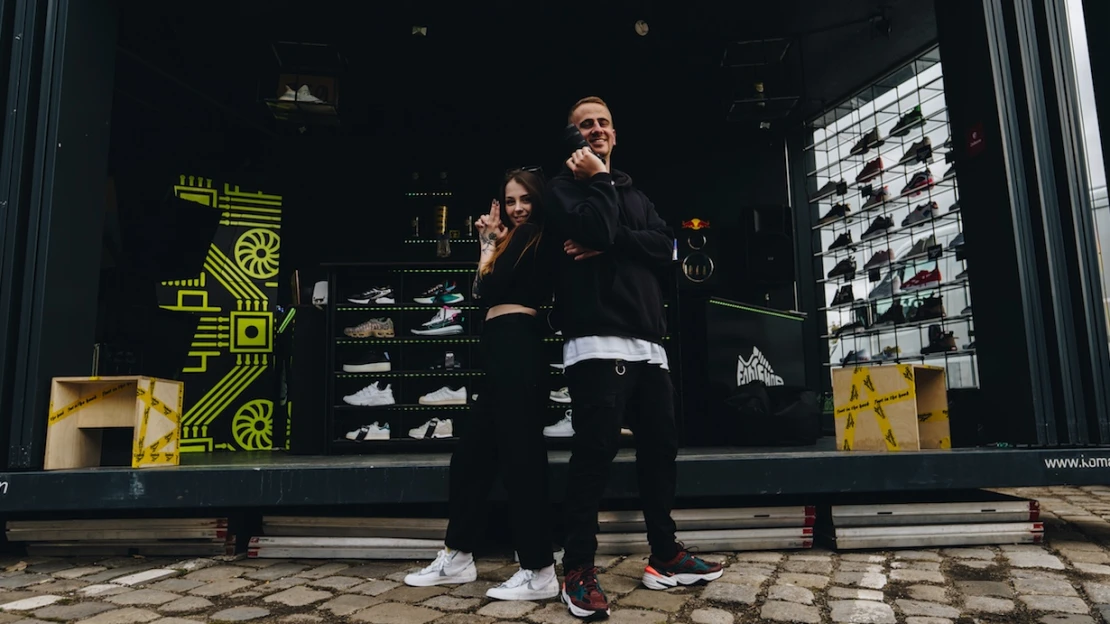 Tenisky v&nbsp;kontejnerech a&nbsp;party každý večer. Jak český Footshop objížděl regiony