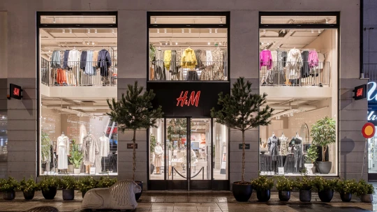 H&M zakládá podnik s&nbsp;recyklační skupinou Remondis. Chce omezit svou uhlíkovou stopu