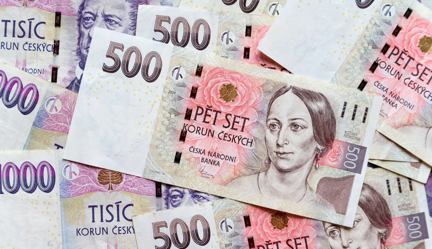 Podnikatelé i spotřebitelé. Češi věří tuzemské ekonomice nejméně v historii