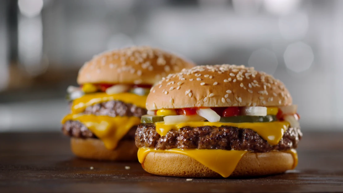 Je libo svíčku s&nbsp;vůní čtvrtlibráku? McDonald’s&nbsp;založil fanklub legendárnímu burgeru