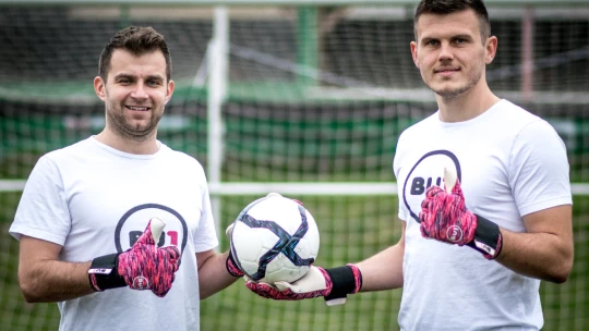 Buď úspěšný! S&nbsp;českými rukavicemi chytají i&nbsp;brankáři Barcelony a&nbsp;Juventusu