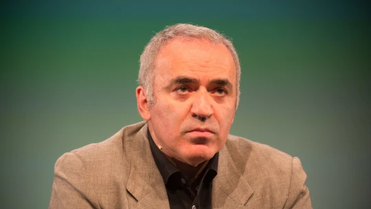 Už jste také zombie? Šachový génius Kasparov varuje před umělou inteligencí