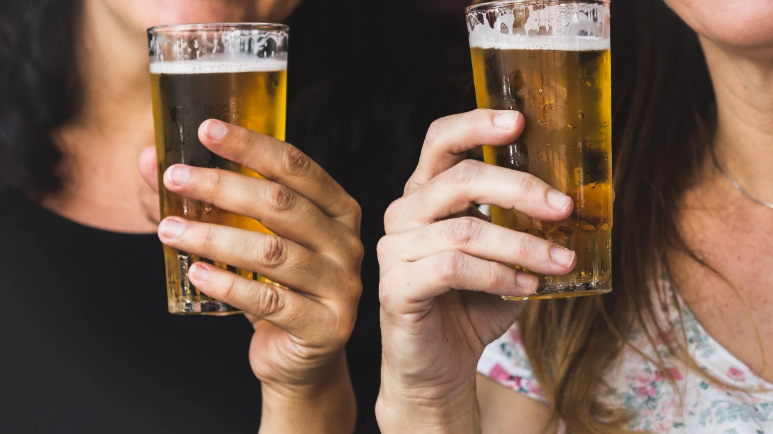 Já chci pít nonstop. Češi podle hlasů z&nbsp;alkobyznysu suchý únor moc nedrží