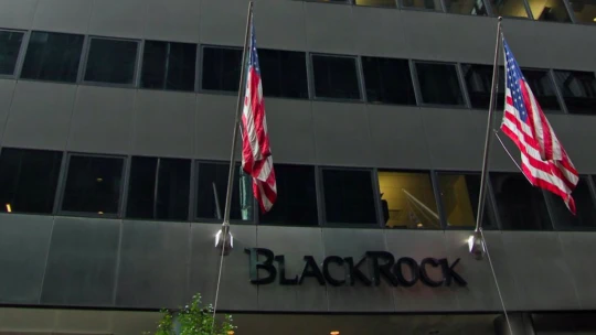 Rekordní hodnota aktiv BlackRocku. Díky růstu trhů dosáhla 10,5 bilionu dolarů