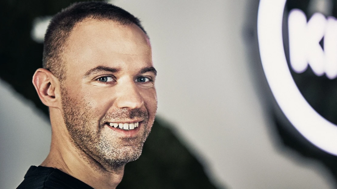 Levnější letenky a&nbsp;víc pozemních spojů. Oliver Dlouhý kvůli krizi mění svůj byznys
