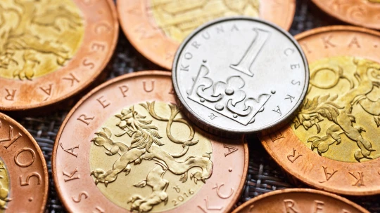 Koruna posílila k&nbsp;oběma měnám. Reagovala na údaje o&nbsp;rostoucí důvěře v&nbsp;ekonomiku