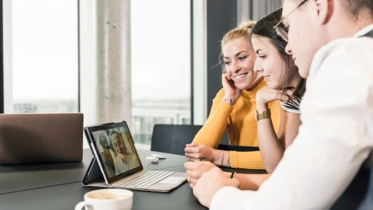 Zoom, Slack nebo Teams. Jak komunikovat s&nbsp;kolegy na home officu