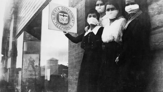 Forbes History: Před 100 lety svírala svět nejsmrtelnější pandemie. Jak se z&nbsp;ní poučit?