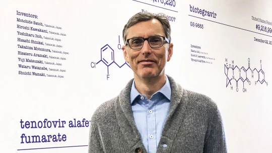 Evropská komise schválila injekci na prevenci proti HIV. Na léku pracoval i&nbsp;český virolog Cihlář