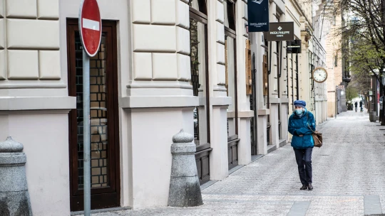 Zabedněná Pařížská. Nejdražší butiky jsou v&nbsp;nesnázích a&nbsp;hlásí milionové ztráty
