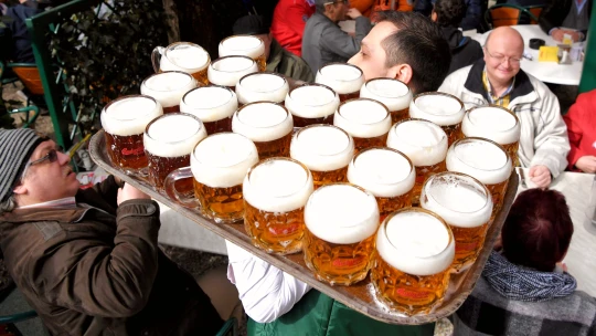 Budvar od Kolarika, káva od Hawelky. Ochutnejte vídeňskou nesnesitelnou lehkost pití