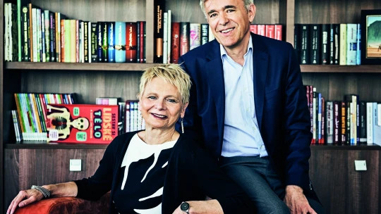 Albatros věnuje půl milionu a 25 tisíc knížek na pomoc rodinám v krizi