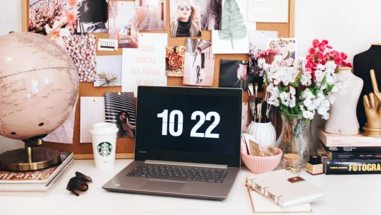 Korporát na home officu. Amazon práci z domova prodlužuje do příštího roku