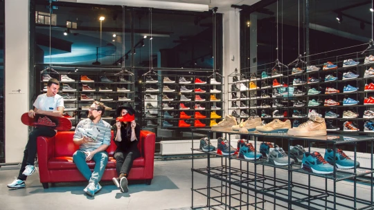 Jednou nohou ve Footshopu. Wood & Company bere podíl za půl miliardy