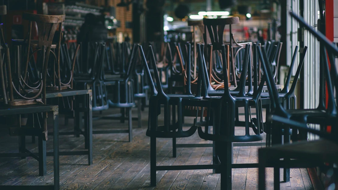 Stát chystá speciální pomoc pro hotely a&nbsp;restaurace. Zatím o&nbsp;ní diskutuje